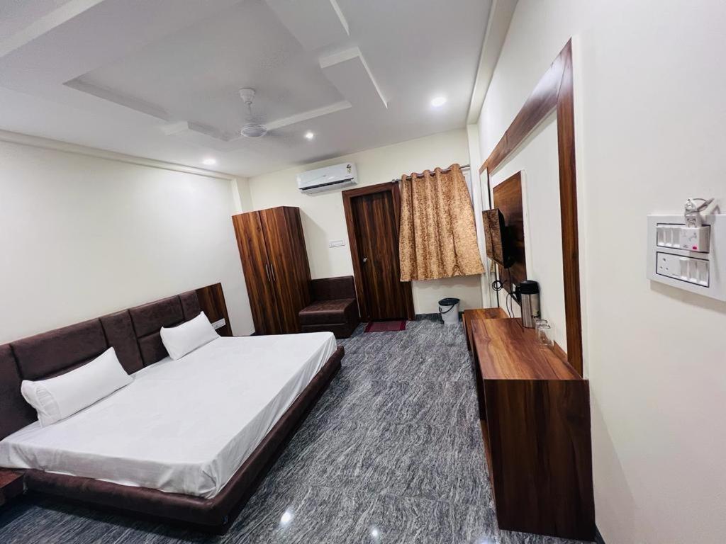 Hotel Anand Ujjain Eksteriør billede